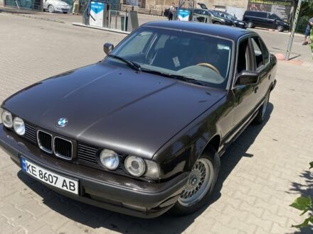 БМВ 5 Серия 1990 в Кривом Роге на Automoto.ua Коричневый БМВ 5 Серия, объемом двигателя 2.5 л и пробегом 300 тыс. км за 4500 $, фото 1 на Automoto.ua