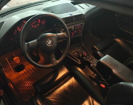 Красный БМВ 5 Серия, объемом двигателя 3.6 л и пробегом 139 тыс. км за 1550 $, фото 3 на Automoto.ua