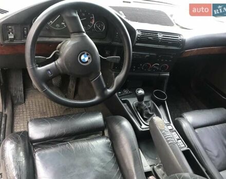 Красный БМВ 5 Серия, объемом двигателя 2.5 л и пробегом 404 тыс. км за 2500 $, фото 4 на Automoto.ua