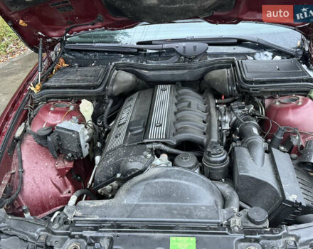 Красный БМВ 5 Серия, объемом двигателя 1.99 л и пробегом 300 тыс. км за 3100 $, фото 12 на Automoto.ua