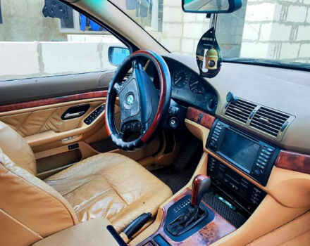 Красный БМВ 5 Серия, объемом двигателя 2.8 л и пробегом 0 тыс. км за 4700 $, фото 6 на Automoto.ua