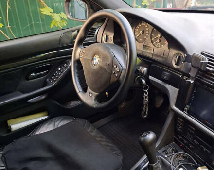 Красный БМВ 5 Серия, объемом двигателя 2.5 л и пробегом 340 тыс. км за 6500 $, фото 9 на Automoto.ua