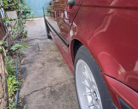 Красный БМВ 5 Серия, объемом двигателя 2.5 л и пробегом 340 тыс. км за 6500 $, фото 3 на Automoto.ua