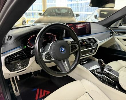 Червоний БМВ 5 Серія, об'ємом двигуна 3 л та пробігом 27 тис. км за 60000 $, фото 18 на Automoto.ua