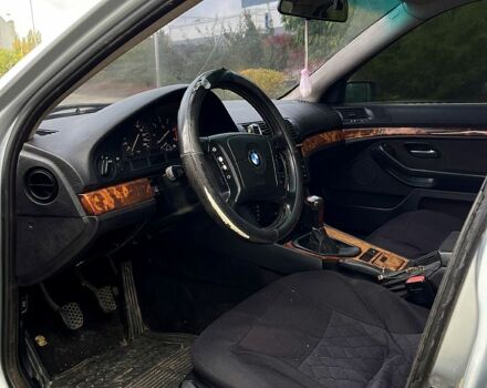 БМВ 5 Серия, объемом двигателя 2.5 л и пробегом 200 тыс. км за 2499 $, фото 2 на Automoto.ua