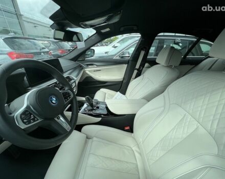 БМВ 5 Серія, об'ємом двигуна 2 л та пробігом 4 тис. км за 75859 $, фото 4 на Automoto.ua
