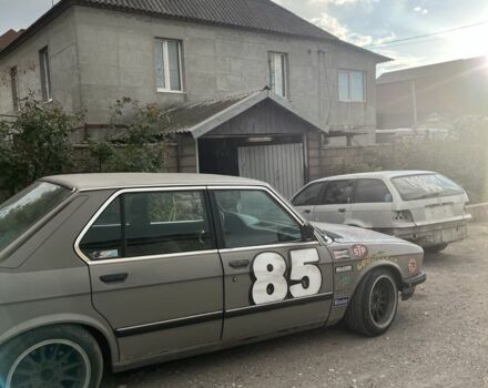 Серый БМВ 5 Серия, объемом двигателя 2 л и пробегом 666 тыс. км за 1750 $, фото 4 на Automoto.ua