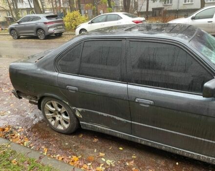 Серый БМВ 5 Серия, объемом двигателя 2 л и пробегом 390 тыс. км за 1700 $, фото 3 на Automoto.ua