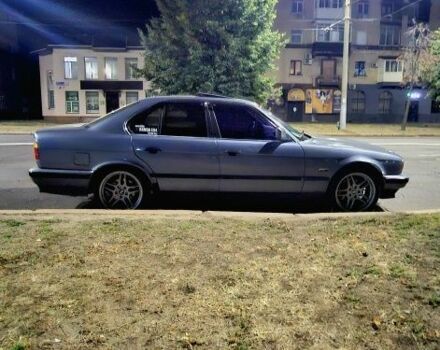 Серый БМВ 5 Серия, объемом двигателя 2 л и пробегом 360 тыс. км за 2500 $, фото 3 на Automoto.ua