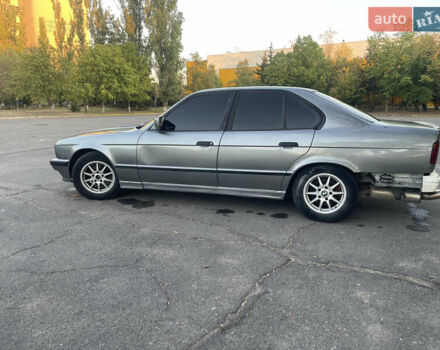 Сірий БМВ 5 Серія, об'ємом двигуна 2 л та пробігом 300 тис. км за 2650 $, фото 7 на Automoto.ua