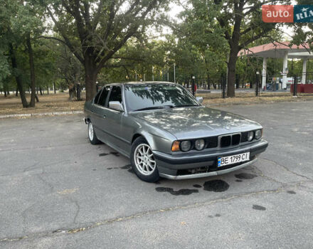 Сірий БМВ 5 Серія, об'ємом двигуна 2 л та пробігом 300 тис. км за 2650 $, фото 1 на Automoto.ua