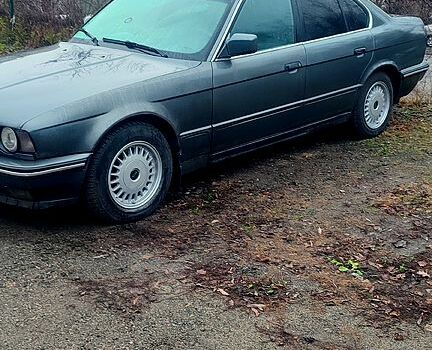 Сірий БМВ 5 Серія, об'ємом двигуна 2 л та пробігом 111 тис. км за 2600 $, фото 1 на Automoto.ua