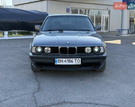 Серый БМВ 5 Серия, объемом двигателя 2 л и пробегом 295 тыс. км за 3000 $, фото 1 на Automoto.ua