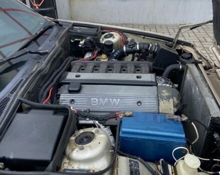 Серый БМВ 5 Серия, объемом двигателя 2 л и пробегом 333 тыс. км за 3500 $, фото 9 на Automoto.ua