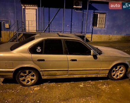 Серый БМВ 5 Серия, объемом двигателя 2.5 л и пробегом 300 тыс. км за 1550 $, фото 1 на Automoto.ua