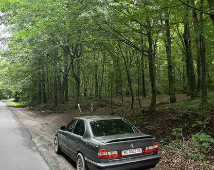 Серый БМВ 5 Серия, объемом двигателя 2.5 л и пробегом 300 тыс. км за 3000 $, фото 2 на Automoto.ua
