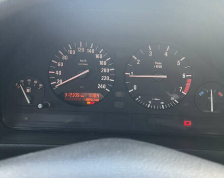 Сірий БМВ 5 Серія, об'ємом двигуна 1.99 л та пробігом 300 тис. км за 1500 $, фото 9 на Automoto.ua