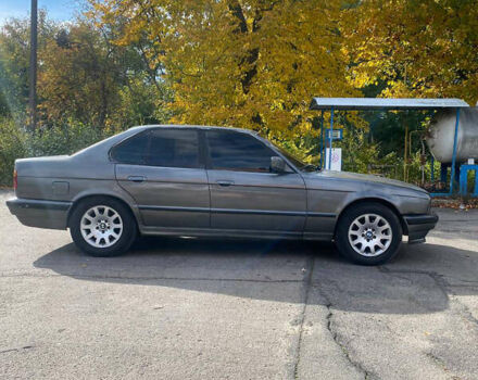 Серый БМВ 5 Серия, объемом двигателя 1.99 л и пробегом 300 тыс. км за 1900 $, фото 5 на Automoto.ua