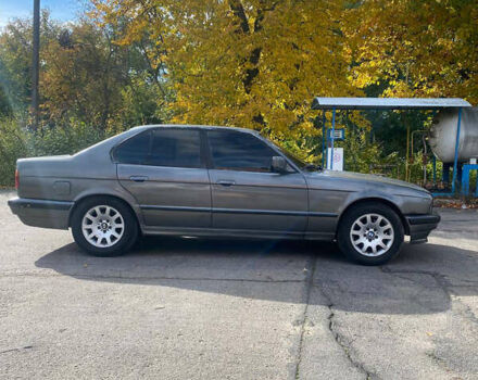 Серый БМВ 5 Серия, объемом двигателя 1.99 л и пробегом 300 тыс. км за 1900 $, фото 6 на Automoto.ua