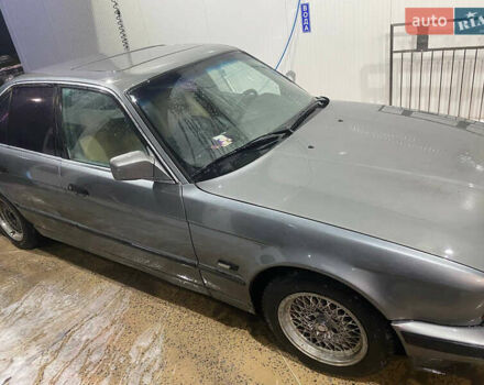 Серый БМВ 5 Серия, объемом двигателя 3.43 л и пробегом 300 тыс. км за 2699 $, фото 3 на Automoto.ua