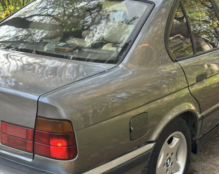 Серый БМВ 5 Серия, объемом двигателя 2.4 л и пробегом 350 тыс. км за 2450 $, фото 9 на Automoto.ua