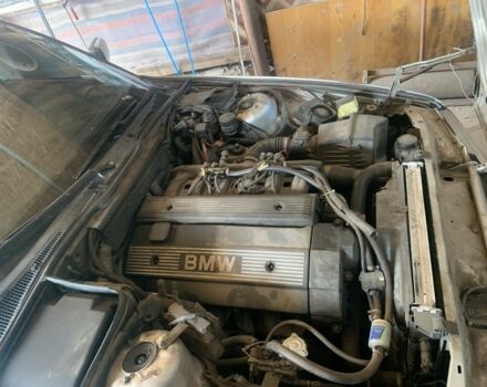 Серый БМВ 5 Серия, объемом двигателя 2 л и пробегом 480 тыс. км за 2700 $, фото 3 на Automoto.ua