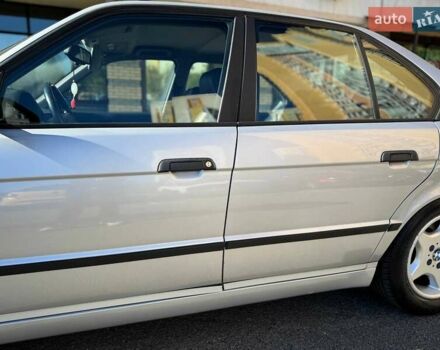 Серый БМВ 5 Серия, объемом двигателя 2 л и пробегом 294 тыс. км за 7337 $, фото 10 на Automoto.ua