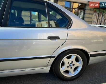 Серый БМВ 5 Серия, объемом двигателя 2 л и пробегом 294 тыс. км за 7337 $, фото 11 на Automoto.ua