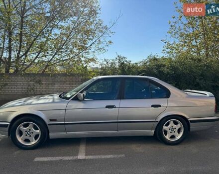 Серый БМВ 5 Серия, объемом двигателя 2 л и пробегом 294 тыс. км за 7337 $, фото 1 на Automoto.ua