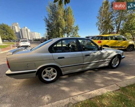 Серый БМВ 5 Серия, объемом двигателя 2 л и пробегом 294 тыс. км за 7337 $, фото 3 на Automoto.ua