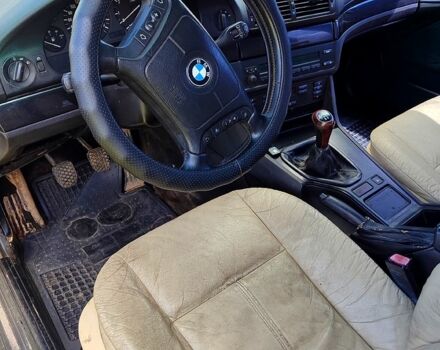 Серый БМВ 5 Серия, объемом двигателя 2.8 л и пробегом 210 тыс. км за 2700 $, фото 10 на Automoto.ua