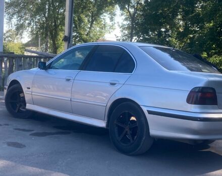 Серый БМВ 5 Серия, объемом двигателя 2.5 л и пробегом 370 тыс. км за 3800 $, фото 3 на Automoto.ua