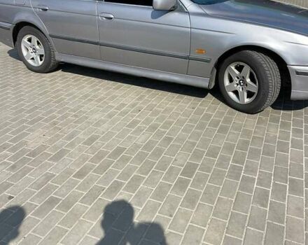 Серый БМВ 5 Серия, объемом двигателя 2 л и пробегом 400 тыс. км за 4000 $, фото 1 на Automoto.ua