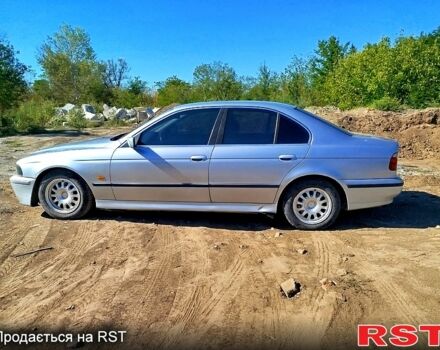 Серый БМВ 5 Серия, объемом двигателя 2.8 л и пробегом 200 тыс. км за 3000 $, фото 1 на Automoto.ua