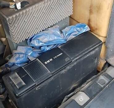 Серый БМВ 5 Серия, объемом двигателя 2.8 л и пробегом 343 тыс. км за 3100 $, фото 11 на Automoto.ua