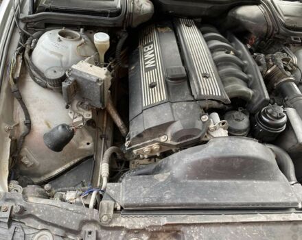 Серый БМВ 5 Серия, объемом двигателя 2 л и пробегом 650 тыс. км за 5000 $, фото 3 на Automoto.ua