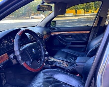 Серый БМВ 5 Серия, объемом двигателя 2.5 л и пробегом 395 тыс. км за 3350 $, фото 6 на Automoto.ua