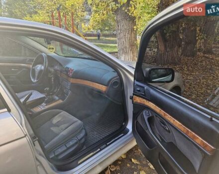 Серый БМВ 5 Серия, объемом двигателя 2 л и пробегом 295 тыс. км за 4000 $, фото 6 на Automoto.ua