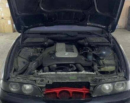 Серый БМВ 5 Серия, объемом двигателя 3 л и пробегом 535 тыс. км за 3900 $, фото 1 на Automoto.ua