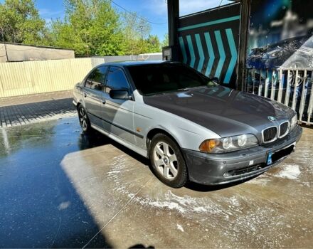 Серый БМВ 5 Серия, объемом двигателя 2.5 л и пробегом 295 тыс. км за 5000 $, фото 1 на Automoto.ua