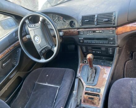 Серый БМВ 5 Серия, объемом двигателя 2.5 л и пробегом 350 тыс. км за 1500 $, фото 4 на Automoto.ua