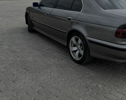 Серый БМВ 5 Серия, объемом двигателя 2 л и пробегом 235 тыс. км за 3599 $, фото 3 на Automoto.ua