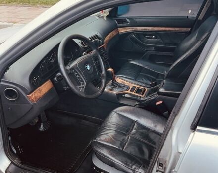Серый БМВ 5 Серия, объемом двигателя 2.8 л и пробегом 282 тыс. км за 3499 $, фото 5 на Automoto.ua