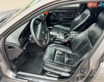 Сірий БМВ 5 Серія, об'ємом двигуна 2 л та пробігом 583 тис. км за 2999 $, фото 27 на Automoto.ua