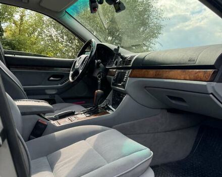 Серый БМВ 5 Серия, объемом двигателя 3.5 л и пробегом 356 тыс. км за 5000 $, фото 6 на Automoto.ua