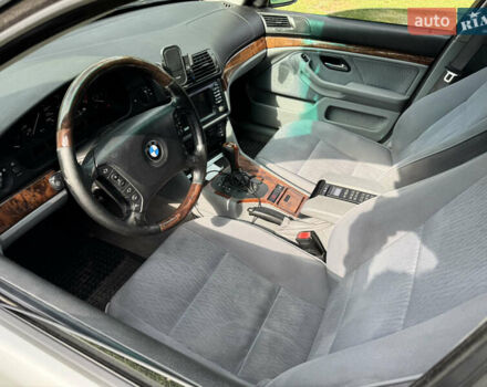 Серый БМВ 5 Серия, объемом двигателя 3.5 л и пробегом 356 тыс. км за 5000 $, фото 9 на Automoto.ua