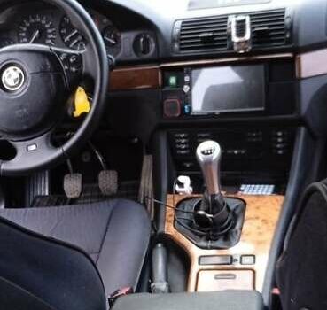 Серый БМВ 5 Серия, объемом двигателя 2.5 л и пробегом 150 тыс. км за 4300 $, фото 3 на Automoto.ua