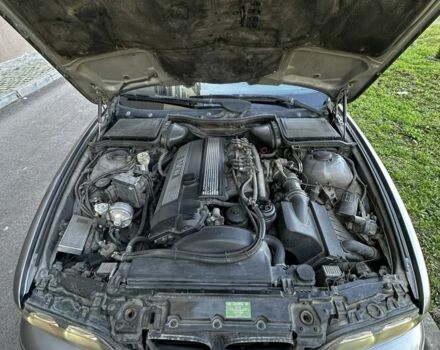 Серый БМВ 5 Серия, объемом двигателя 2.8 л и пробегом 400 тыс. км за 4500 $, фото 6 на Automoto.ua