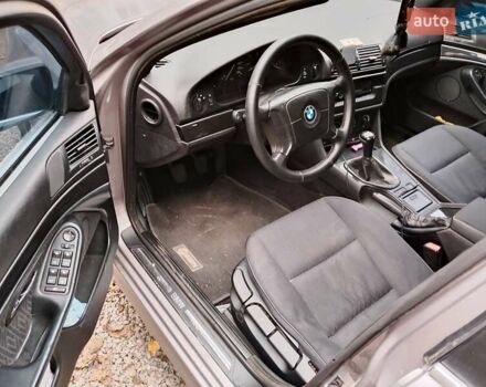 Серый БМВ 5 Серия, объемом двигателя 2 л и пробегом 332 тыс. км за 3500 $, фото 2 на Automoto.ua