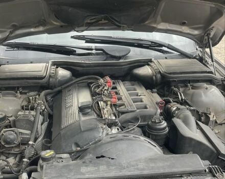 Серый БМВ 5 Серия, объемом двигателя 2 л и пробегом 341 тыс. км за 5800 $, фото 7 на Automoto.ua